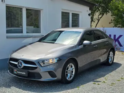 Gebraucht Mercedes A180 Style 116 PS (85 kW) 2019 Grau Limousine