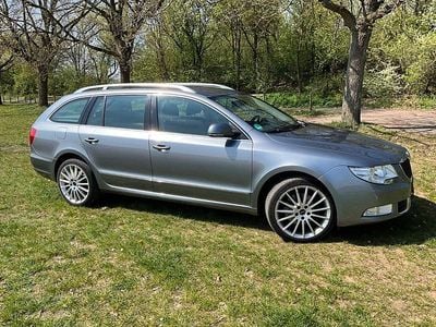 Second-hand Skoda Superb Ambition 140 CP (102 kW) 2011 Gri Break
