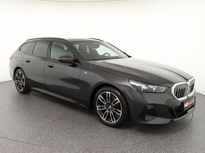 Gebraucht BMW 520 M Sport 197 PS (144 kW) 2025 Sophistorgrau Kombi