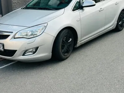 Brugt Opel Astra Edition 125 HK (91 kW) 2011 Sølv Stationcar