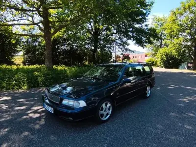 Używany Volvo V70 239 KM (175 kW) 1997 Purpurowy Kombi