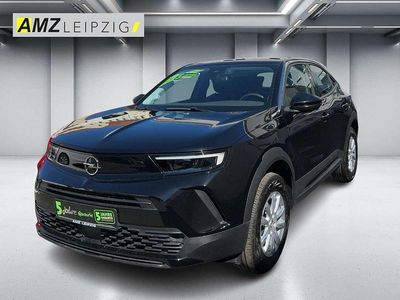 Gebraucht Opel Mokka Enjoy 131 PS (96 kW) 2023 Lackierung schwarz perla nera/typ aussen (metallic) SUV