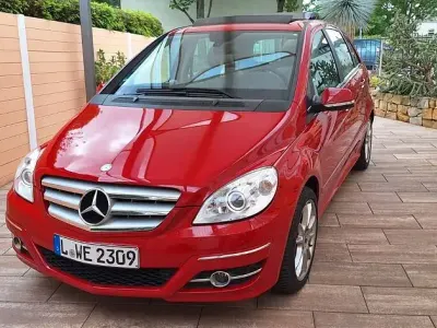 Gebraucht Mercedes B180 116 PS (85 kW) 2011 Rot Van / Kleinbus