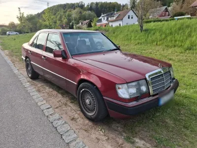 Gebraucht Mercedes E260 159 PS (116 kW) 1990 Rot Limousine