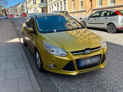 Gebraucht Ford Focus Titanium 2011 Gold Limousine