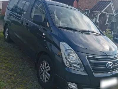 Gebraucht Hyundai H-1 170 PS (125 kW) 2017 Blau Van / Kleinbus