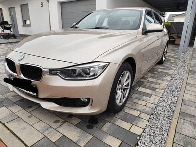 Gebraucht BMW 318 143 PS (105 kW) 2013 Gold Limousine