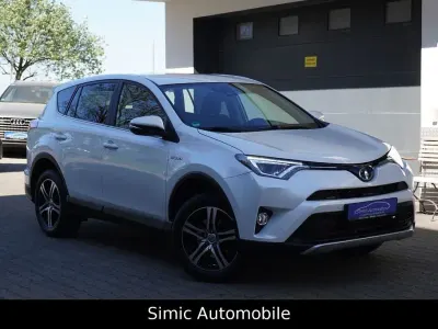 Używany Toyota RAV4 Hybrid Edition 155 KM (114 kW) 2016 Biały SUV