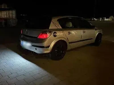 Usata Opel Astra 105 CV (77 kW) 2005 Argento Berlina