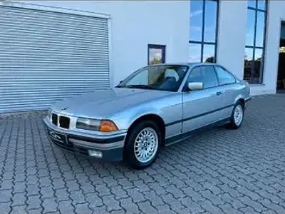 Gebraucht BMW 320 150 PS (110 kW) 1992 Silber Coupé