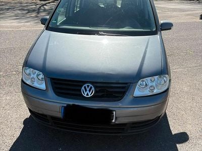 Second-hand VW Touran 116 CP (85 kW) 2003 Gri Monovolum