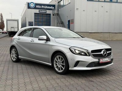 Gebraucht Mercedes A180 109 PS (80 kW) 2016 Silber Limousine