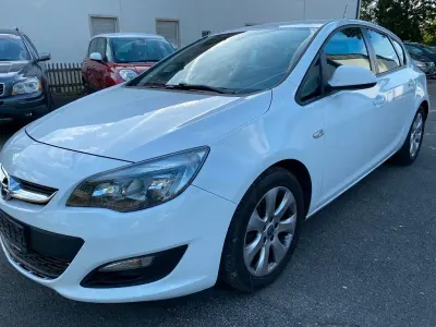 Gebraucht Opel Astra Edition 170 PS (125 kW) 2014 Weiß Limousine