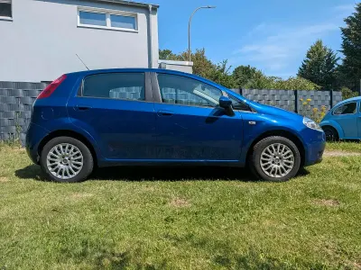 Gebraucht Fiat Grande Punto 65 PS (47 kW) 2009 Blau Kleinwagen
