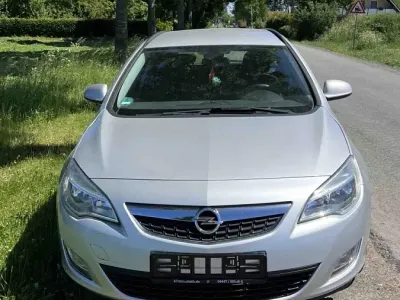 Gebraucht Opel Astra 81 PS (59 kW) 2011 Grau Kombi