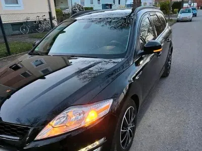 Gebraucht Ford Mondeo Champions Edition 116 PS (85 kW) 2013 Schwarz Kombi