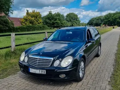 Gebraucht Mercedes E220 Elegance 170 PS (125 kW) 2008 Schwarz Limousine