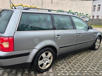 Second-hand VW Passat 131 CP (96 kW) 2004 Gri Break