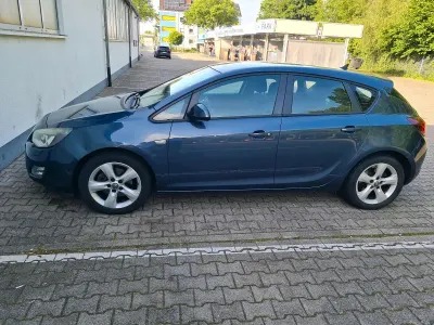 Gebraucht Opel Astra 110 PS (80 kW) 2010 Blau Limousine