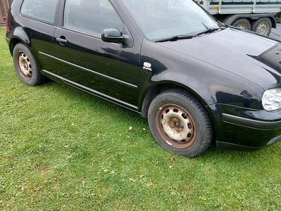 Schwarz Gebraucht 2001 VW Golf IV Kleinwagen | 1.100 € (Fairer Preis)