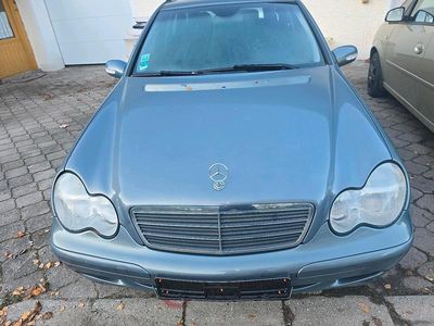 Grau Gebraucht 2004 Chrysler 200 Kombi | 2.190 €