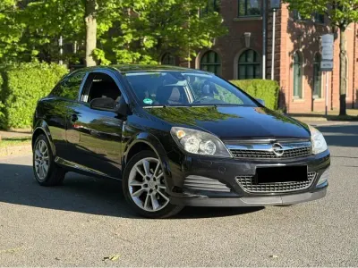 Begagnad Opel Astra GTC 116 HK (85 kW) 2010 Svart Kombi