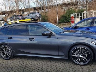 Grau Gebraucht 2021 BMW 320 Kombi | 30.000 € (Fairer Preis)