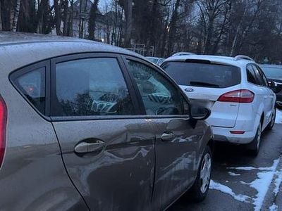 Usata Ford Fiesta 82 CV (60 kW) 2011 Oro Utilitaria