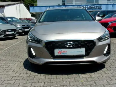 Gebraucht Hyundai i30 Premium 140 PS (102 kW) 2019 Weiß Kombi