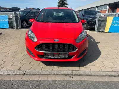 Gebraucht Ford Fiesta Trend 82 PS (60 kW) 2016 Rot Kleinwagen
