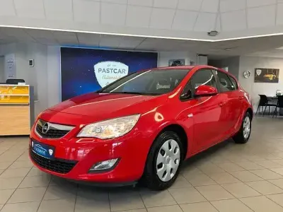 Gebraucht Opel Astra Selection 116 PS (85 kW) 2009 Rot Limousine