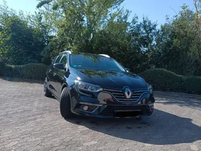 Gebraucht Renault Mégane GrandTour Intens 132 PS (97 kW) 2017 Schwarz Kombi