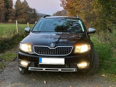 Schwarz Gebraucht 2014 Skoda Octavia Scout Scout 4x4 Kombi | 12.500 € (Teuer)
