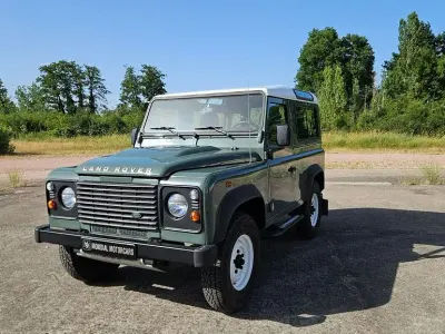 Gebraucht Land Rover Defender 122 PS (89 kW) 2011 Grün Kombi