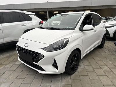 Weiß Gebraucht 2021 Hyundai i10 Edition 30+ Kleinwagen | 13.980 € (Etwas zu teuer)