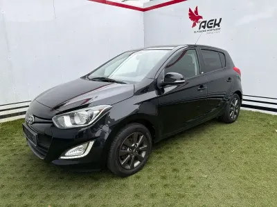 Gebraucht Hyundai i20 86 PS (63 kW) 2014 Schwarz Kleinwagen