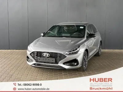 Neu Hyundai i30 Comfort 101 PS (74 kW) 2025 Shimmering silver Limousine