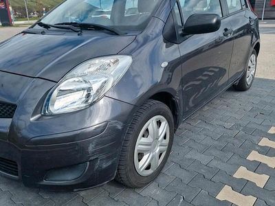 Gebraucht Toyota Yaris 101 PS (74 kW) 2009 Grau Kleinwagen
