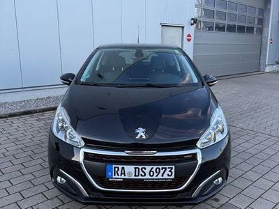 Gebraucht Peugeot 208 Allure 110 PS (80 kW) 2016 Schwarz Kleinwagen