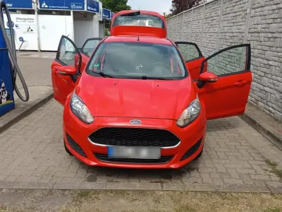 Gebraucht Ford Fiesta 44 PS (32 kW) 2015 Rot Kleinwagen