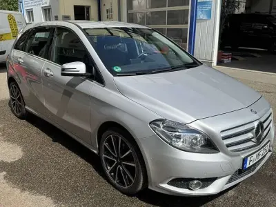 Gebraucht Mercedes B200 156 PS (114 kW) 2012 Grau Kleinwagen
