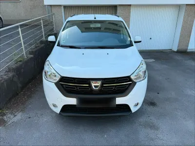 Gebraucht Dacia Lodgy Comfort 102 PS (75 kW) 2018 Weiß Van / Kleinbus