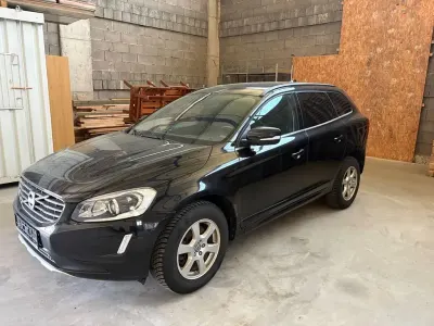 Używany Volvo XC60 Momentum 163 KM (119 kW) 2013 Czarny SUV