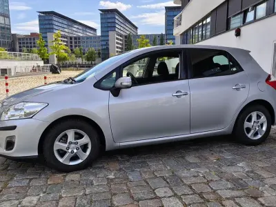 Gebraucht Toyota Auris Hybrid Life 136 PS (100 kW) 2012 Silber Limousine