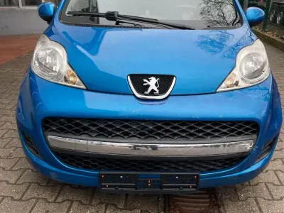 Gebraucht Peugeot 107 67 PS (49 kW) 2009 Blau Kleinwagen