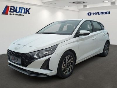 Neu Hyundai i20 Trend 101 PS (74 kW) 2025 Atlas white SUV