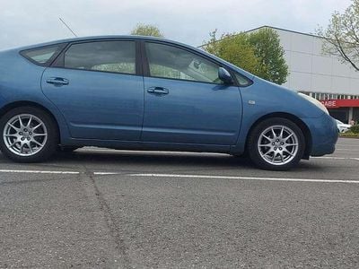 Second-hand Toyota Prius Executive 77 CP (56 kW) 2005 Albastru Hatchback