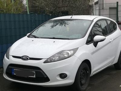 Gebraucht Ford Fiesta 60 PS (44 kW) 2011 Weiß Kleinwagen