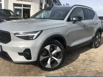 Gebraucht Volvo XC40 Plus 163 PS (119 kW) 2025 Grau SUV