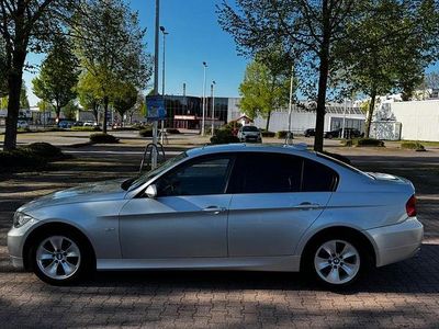 Gebraucht BMW 318 143 PS (105 kW) 2007 Grau Limousine